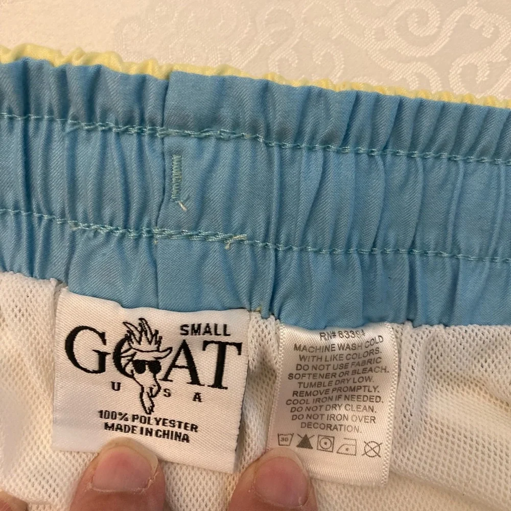 GOAT Men’s small surfboard print - Picture 7 of 9